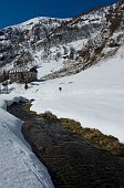 09-SCORRE IL TORRENTE NEI PRESSI DEL RIFUGIO TAVECCHIA
